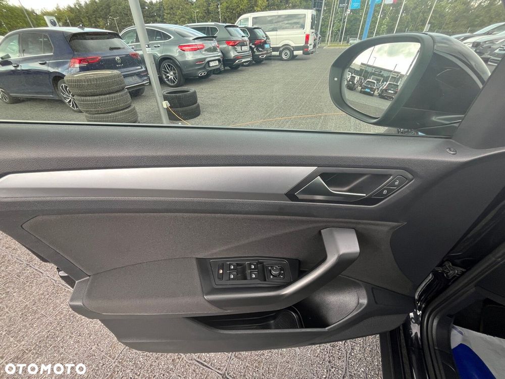 Volkswagen T-Roc - 13