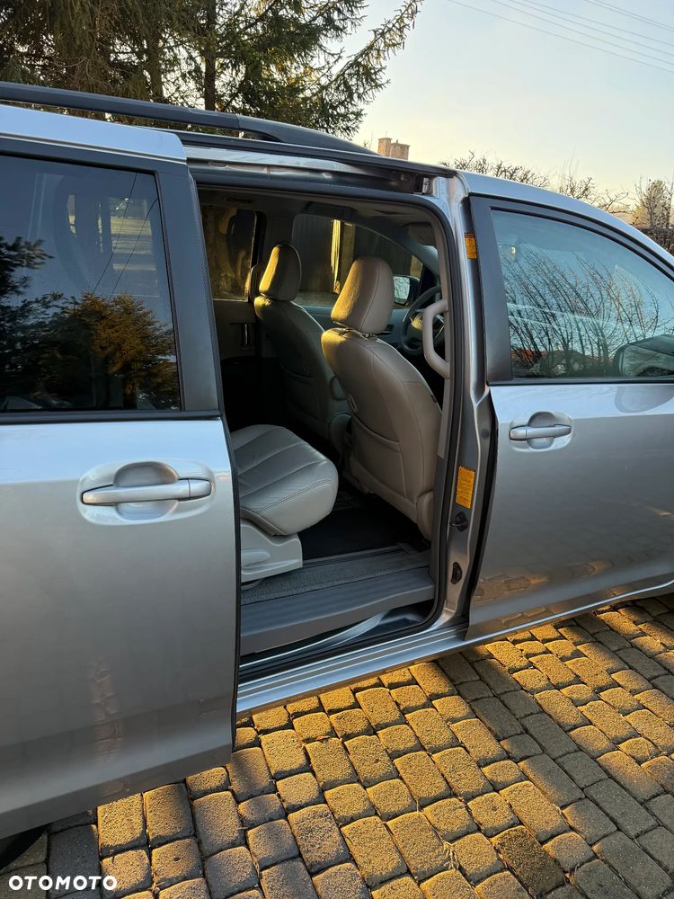 Toyota Sienna - 10
