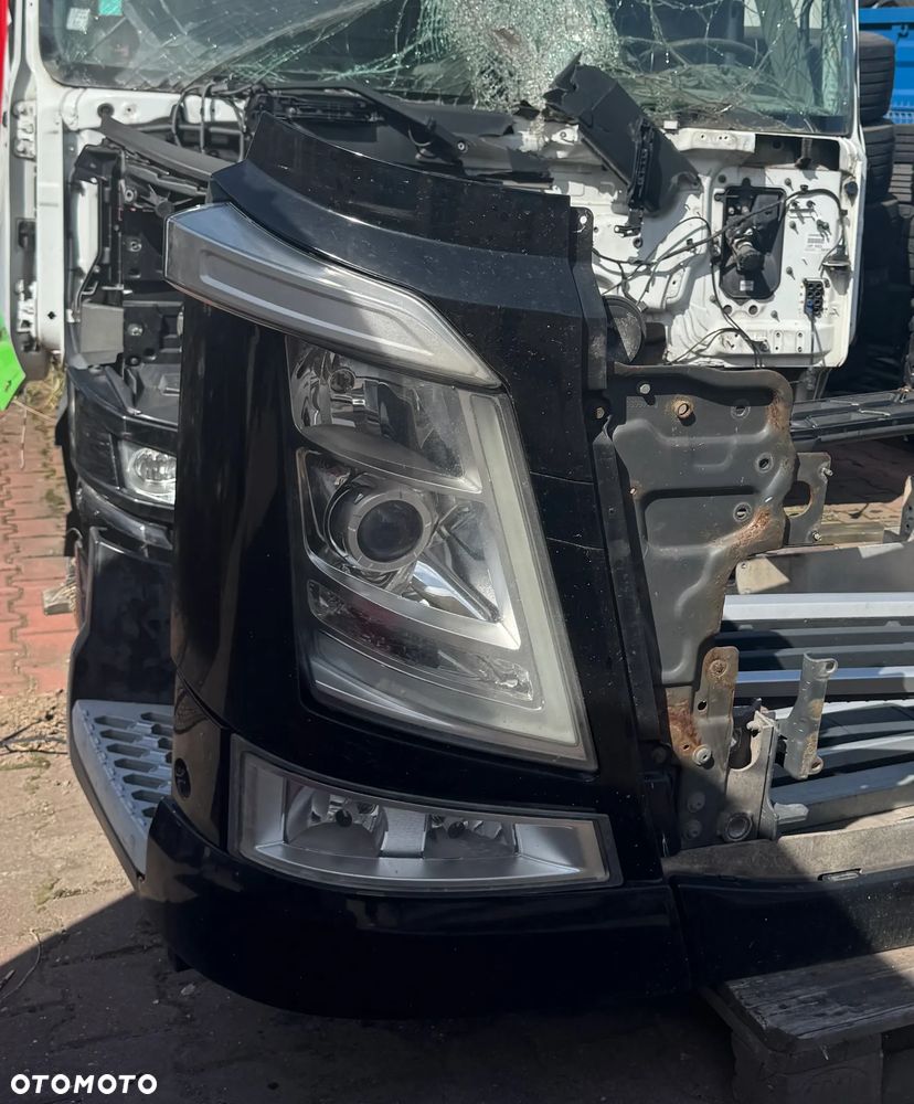 Reflektor prawy Xenon Volvo FH4 22239244
