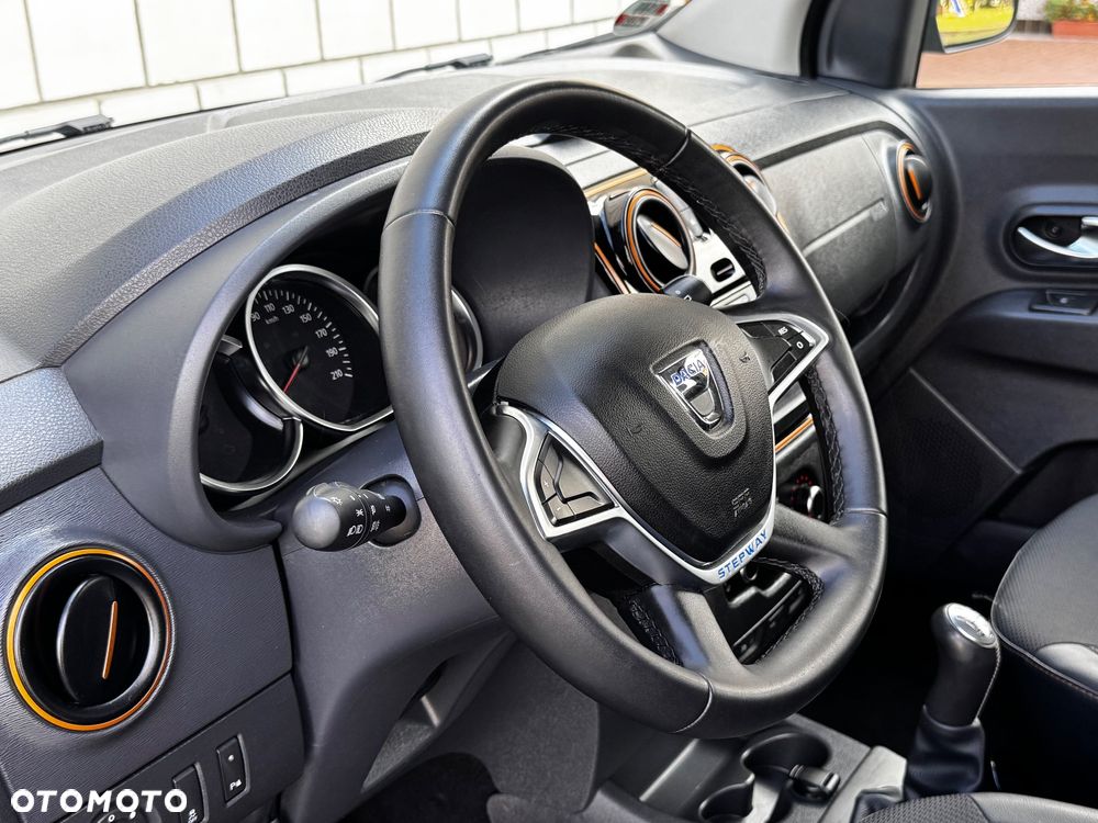Dacia Lodgy 1.6 SCe Stepway S&S - 40