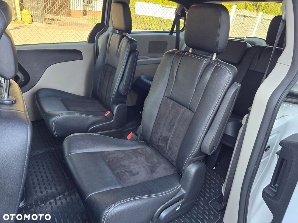 Dodge Grand Caravan - 31