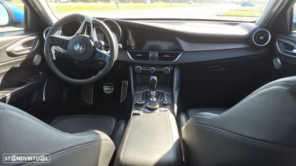 Alfa Romeo Giulia 2.0 Turbo 16V AT8-Q4 Veloce - 2