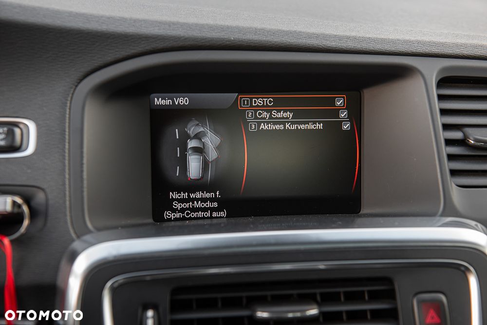 Volvo V60 D5 AWD Momentum - 29