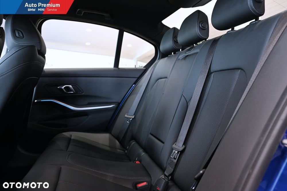 BMW Seria 3 318i - 13