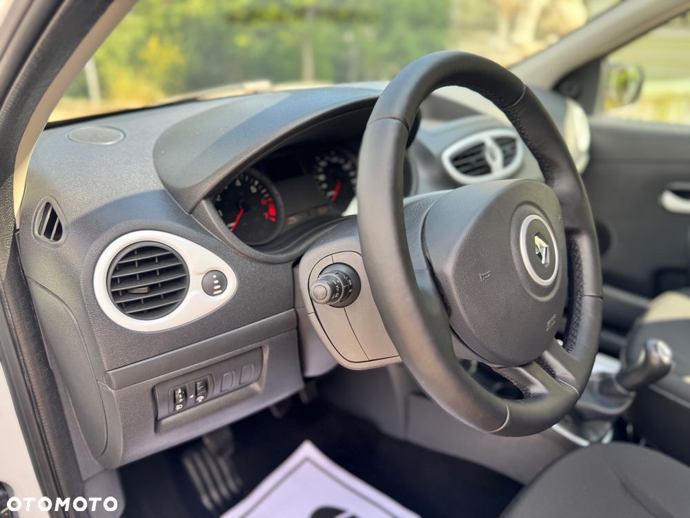 Renault Clio 1.2 16V 75 Yahoo - 12