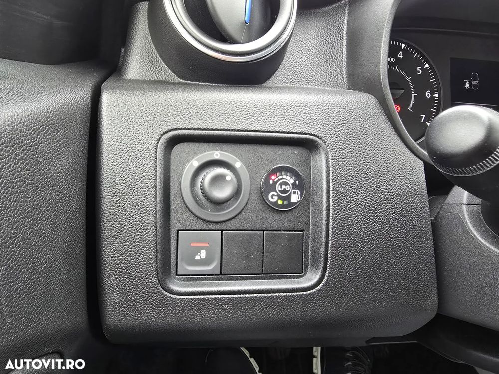 Dacia Duster TCe 100 2WD Celebration - 11