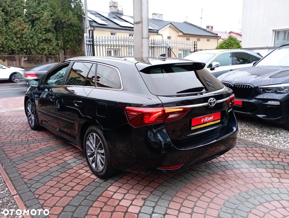 Toyota Avensis 1.8 Prestige MS - 6
