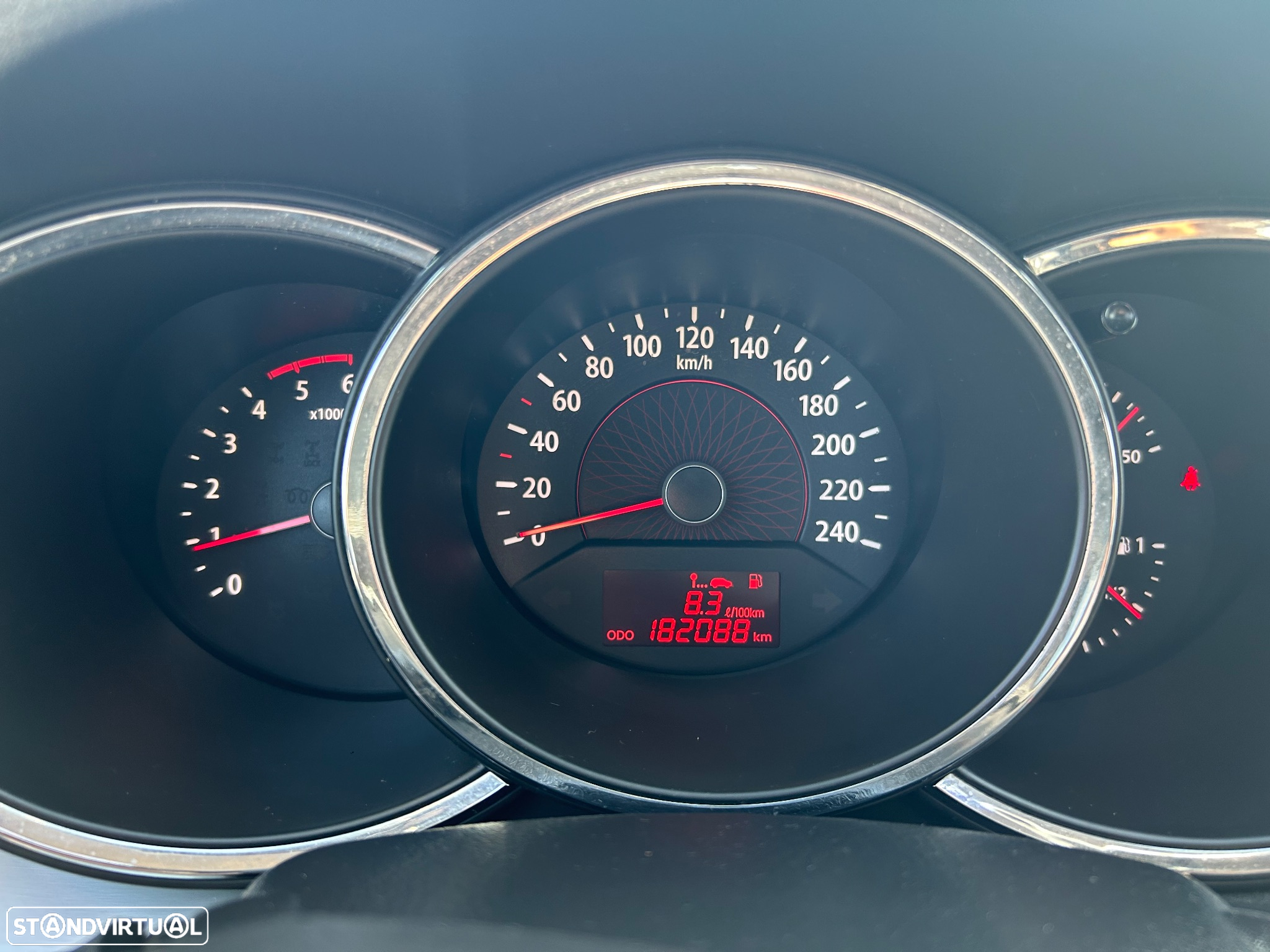 Kia Sorento 2.0 CRDi TX Tecto Panorâmico - 8