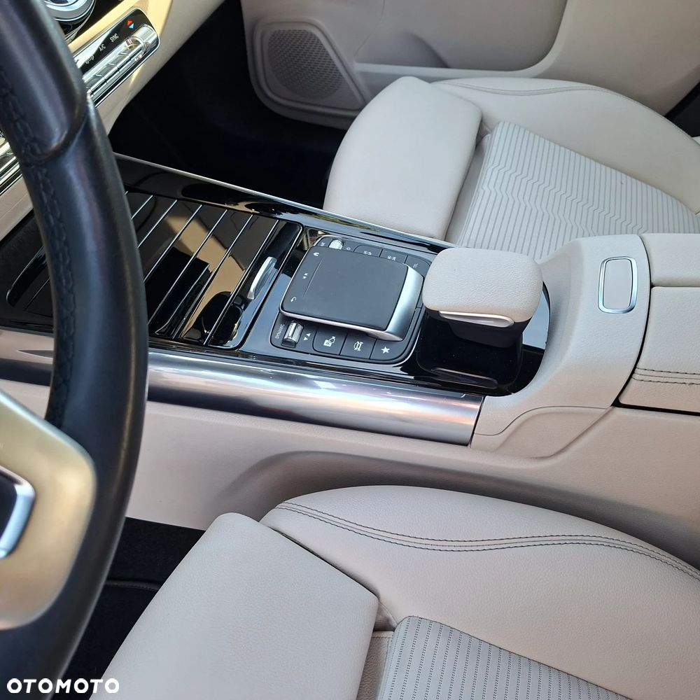 Mercedes-Benz GLA 200 Style - 19
