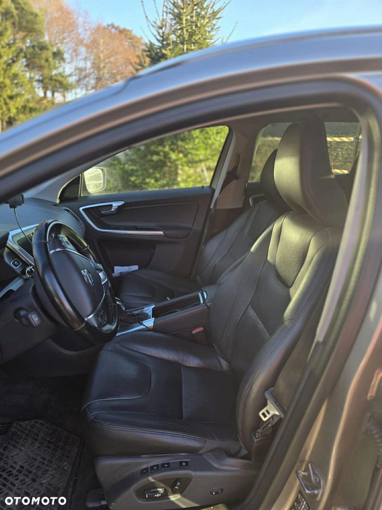 Volvo XC 60 D5 AWD Geartronic Summum - 4