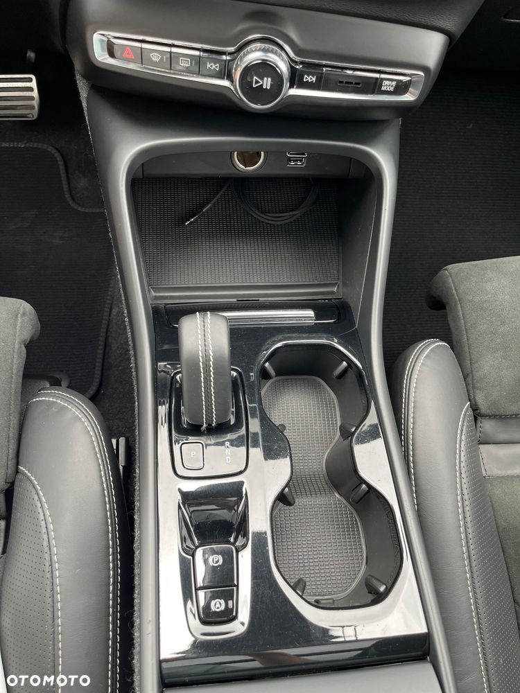 Volvo XC 40 T4 AWD R-Design - 28