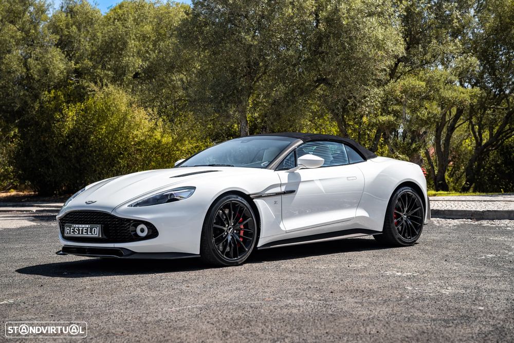 Aston Martin V12 Zagato - 14