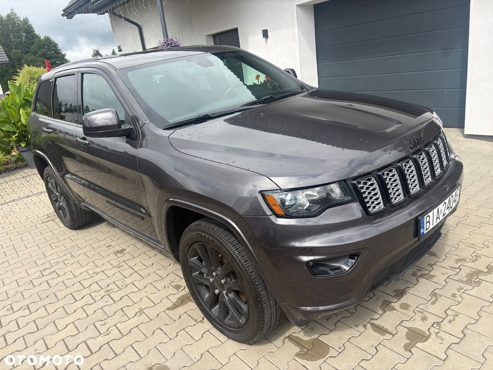 Jeep Grand Cherokee - 22