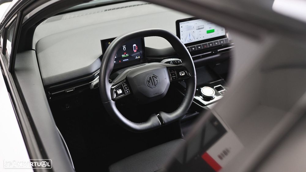 MG MG4 64 kWh Luxury - 48