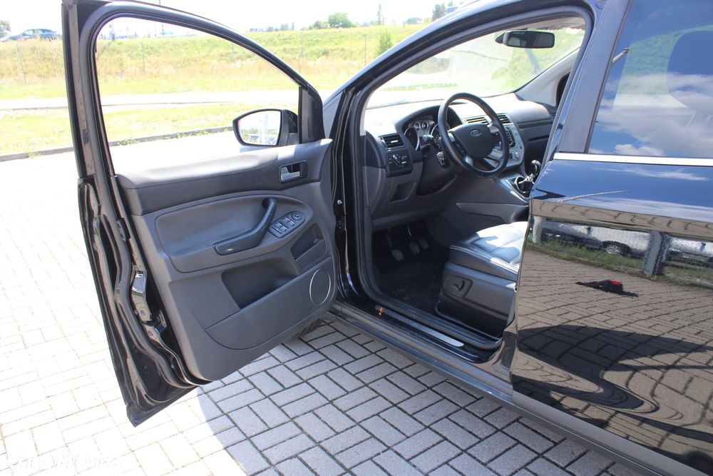Ford Kuga 2.0 TDCi 2x4 Titanium - 18