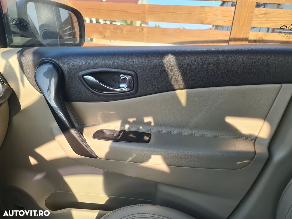 Renault Koleos ENERGY dCi 175 X-tronic 4WD INTENS - 9