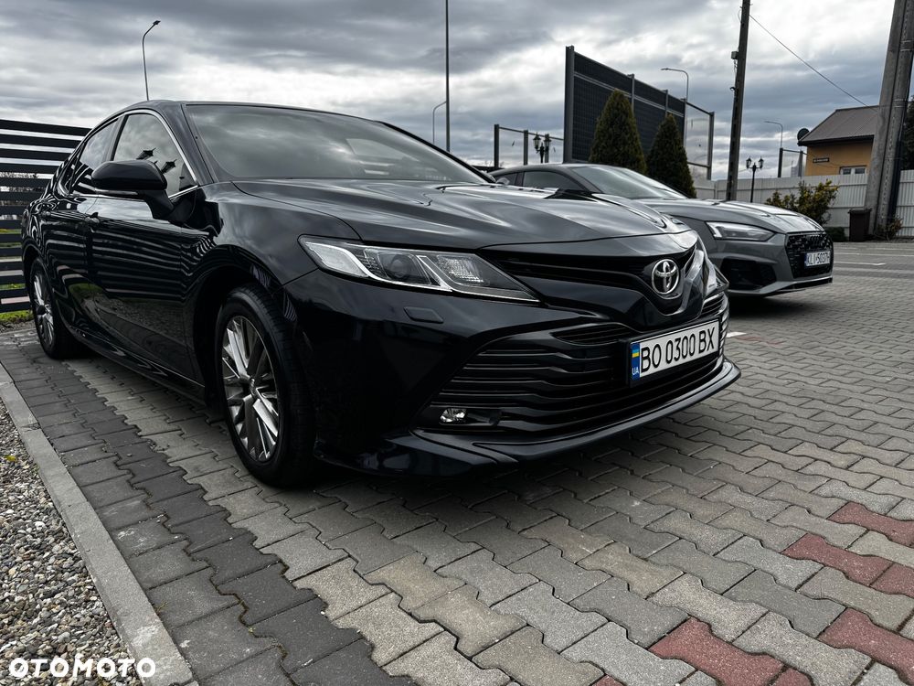 Toyota Camry - 1
