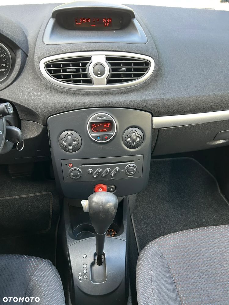 Renault Clio 1.6 Confort Privilege - 12