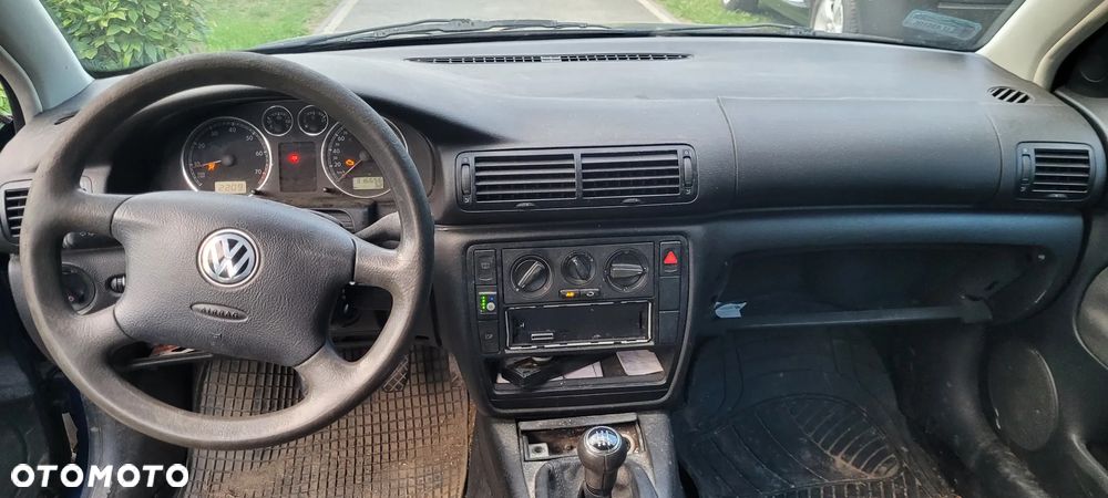 Volkswagen Passat 1.6 Comfortline - 10