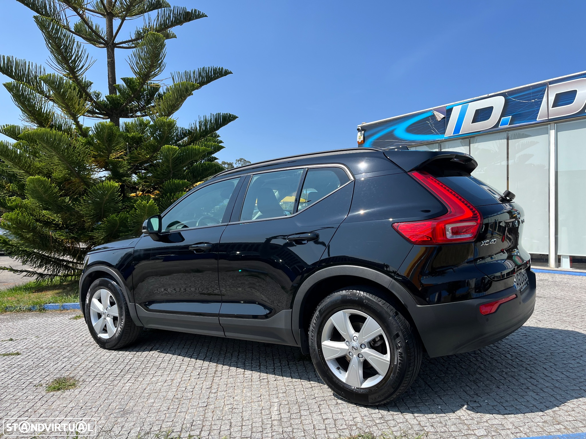 Volvo XC 40 1.5 T2 Momentum Plus - 13