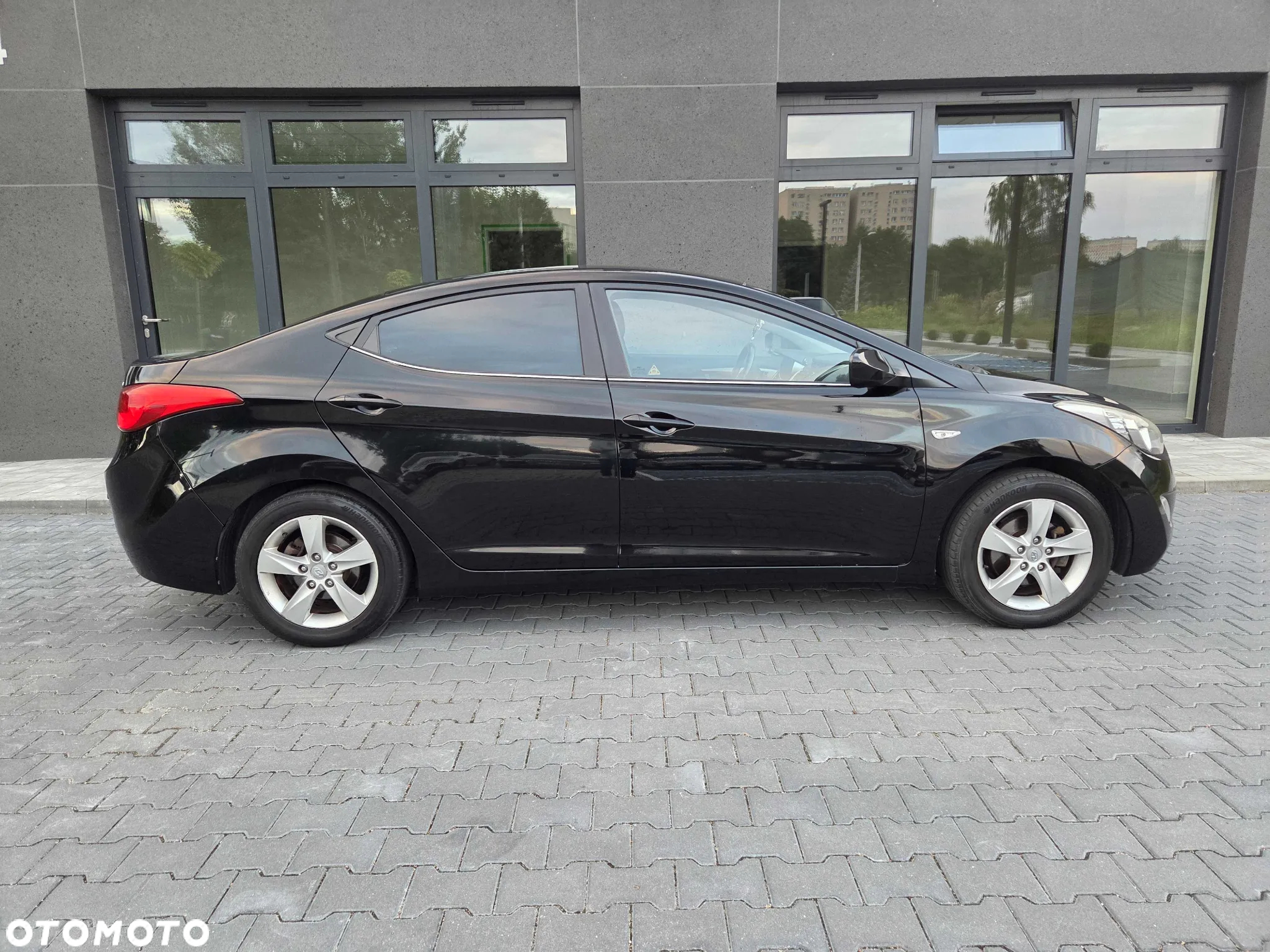 Hyundai Elantra 1.6 Comfort - 3