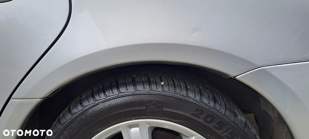 Subaru Legacy 2.0R Trend - 11