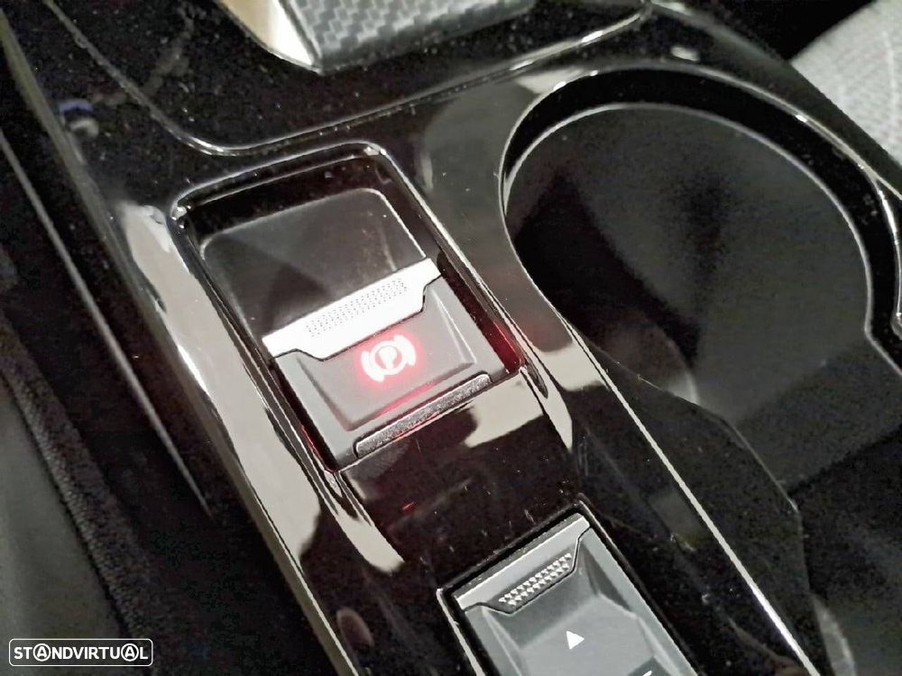 Peugeot 2008 1.2 Hybrid Allure e-DCS6 - 23