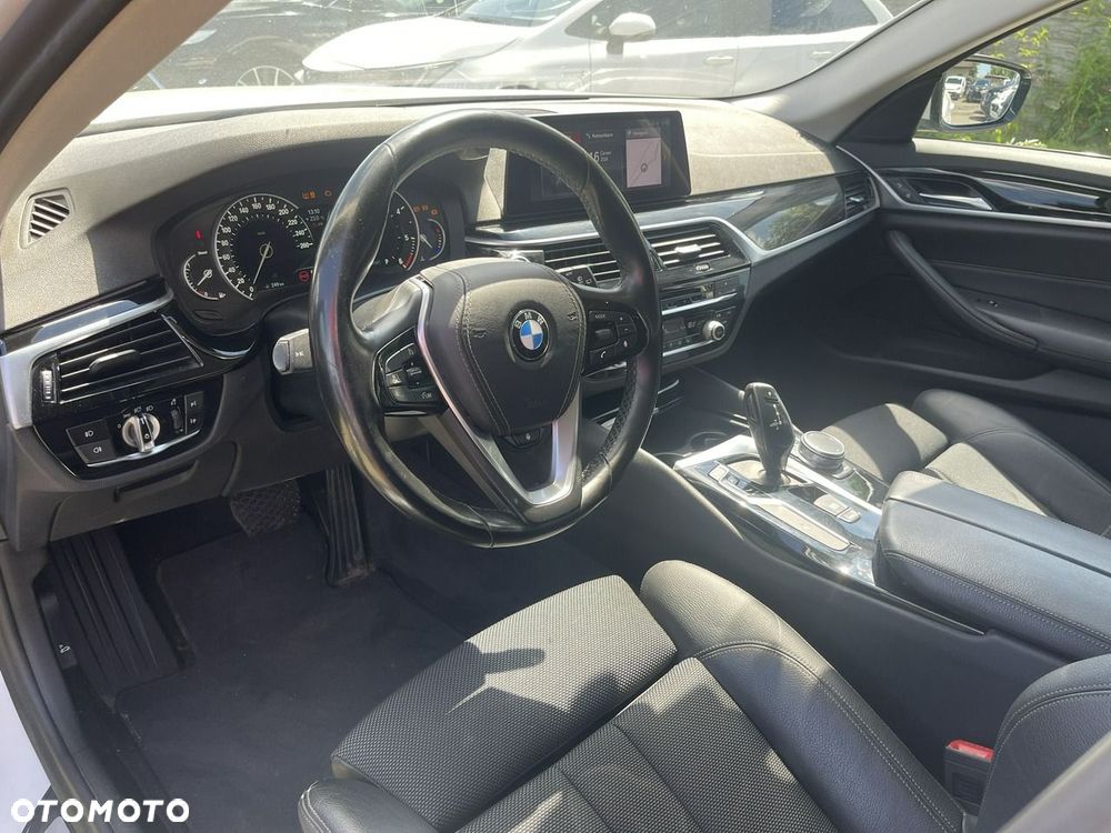 BMW Seria 5 520d xDrive Sport Line - 10