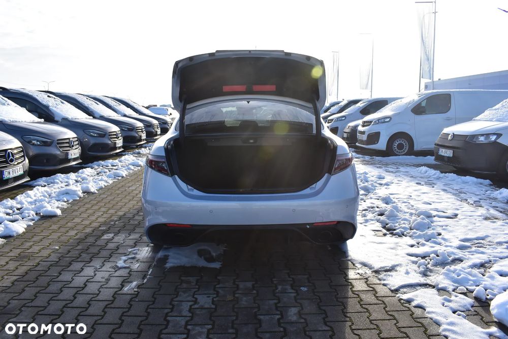 Alfa Romeo Giulia 2.0 Turbo Veloce Q4 - 13