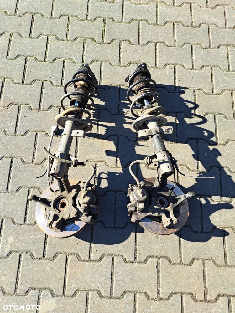 Renault Clio IV Zwrotnica Mc-pherson amortyzator kopyto noga - 2