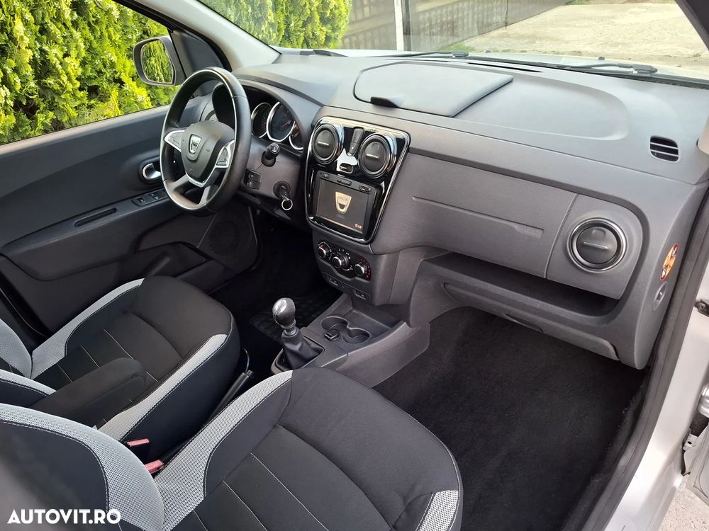 Dacia Lodgy dCi 110 Stepway Celebration - 11