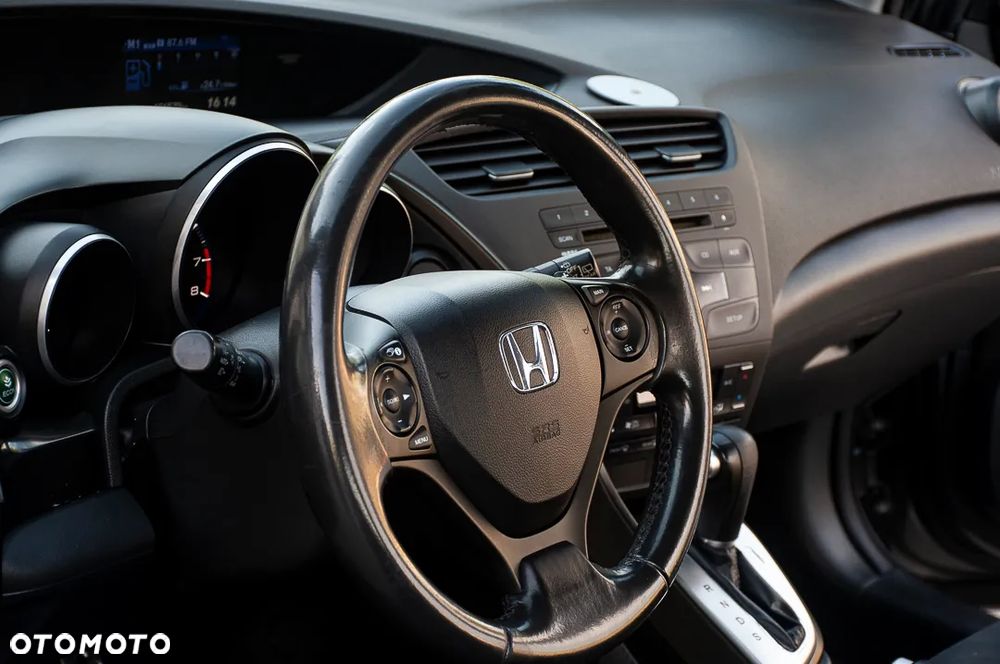 Honda Civic 1.8 i-VTEC Automatik Executive Black Edition - 25