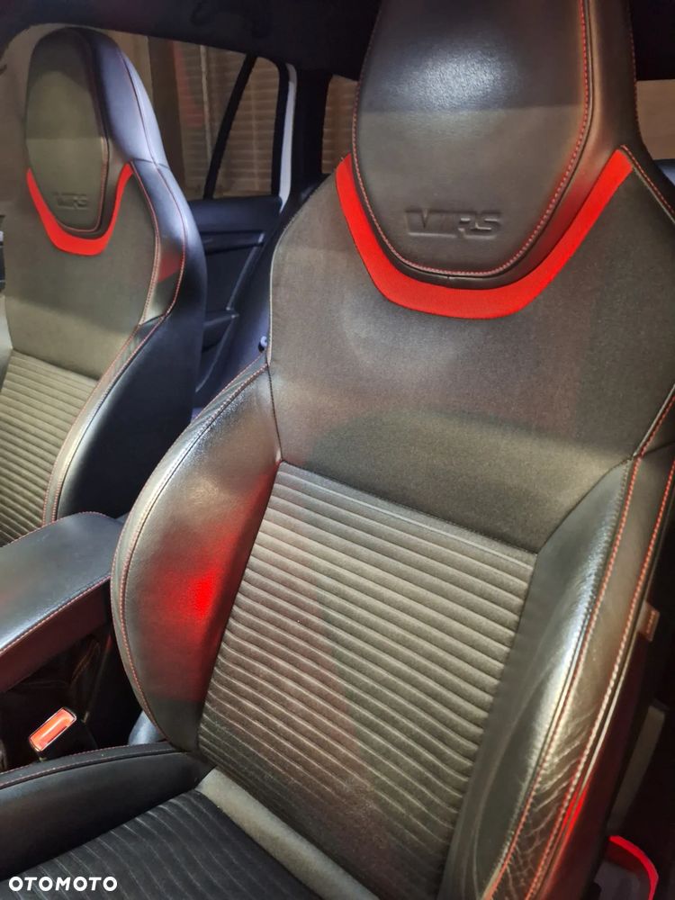 Skoda Octavia Combi 2.0 TDI RS - 23