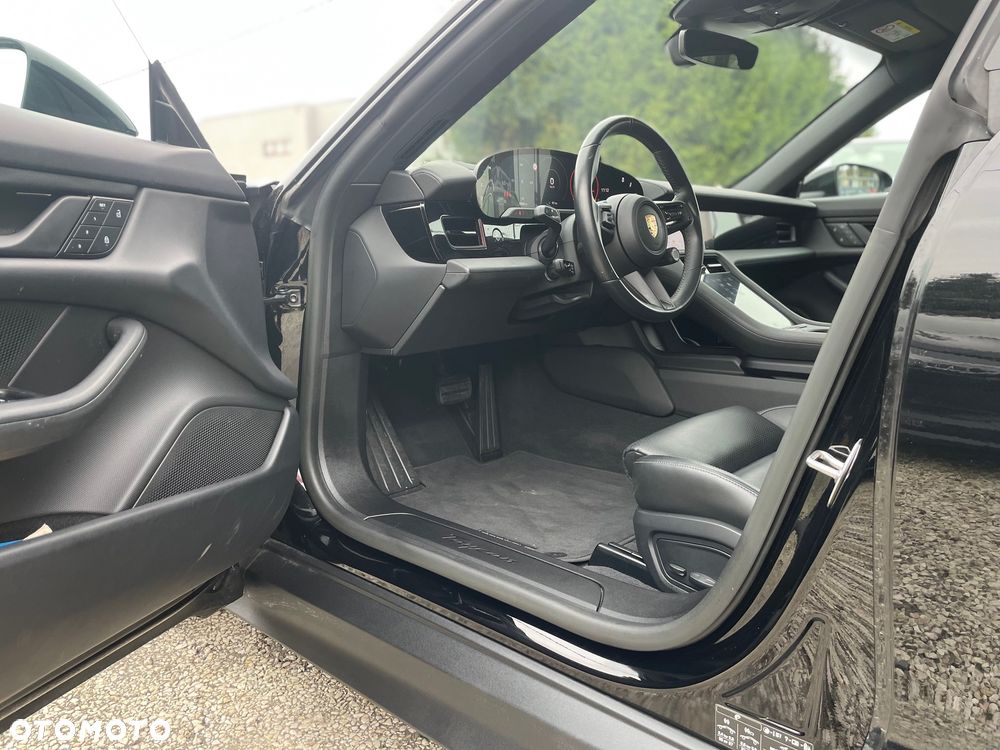 Porsche Taycan Sport Turismo Performance Plus - 11