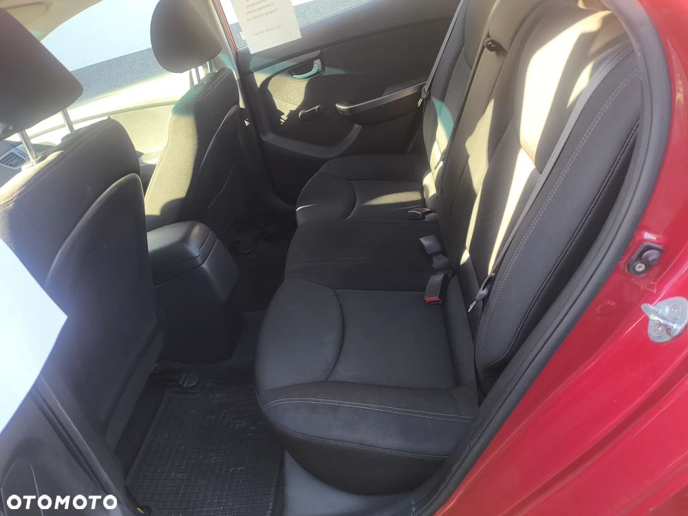 Hyundai Elantra 1.6 Classic + - 8