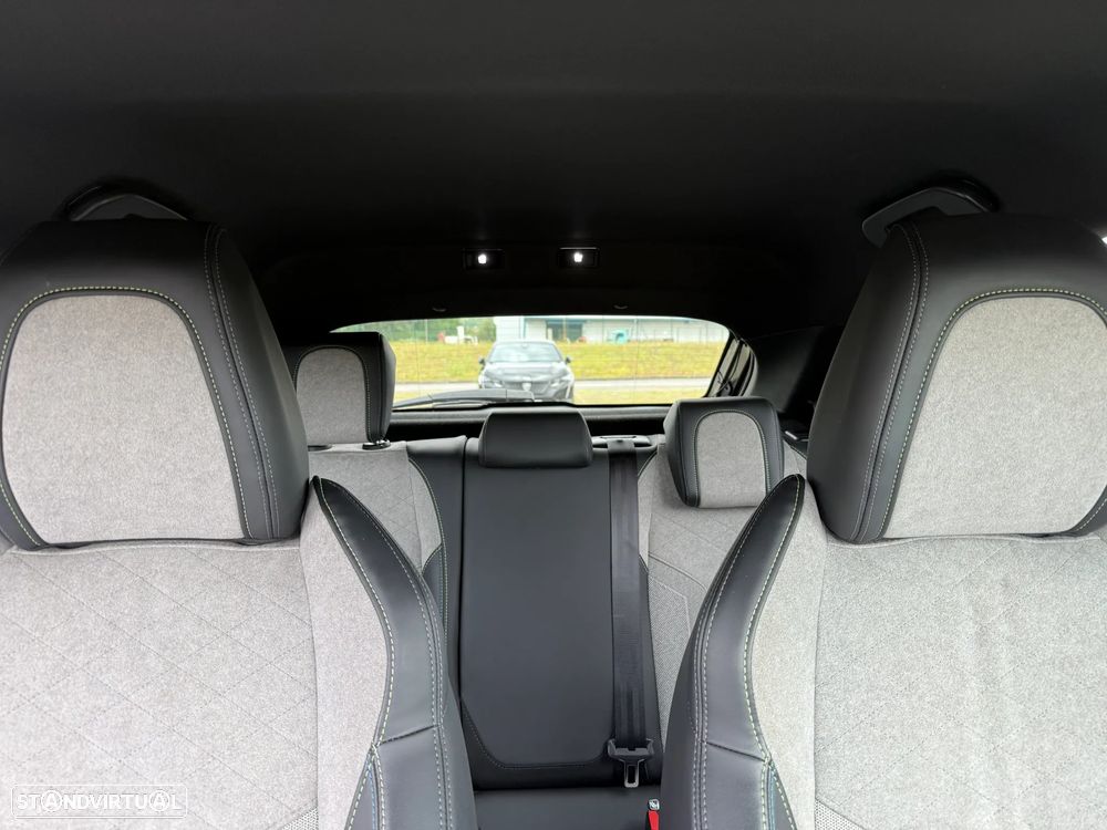 Peugeot 208 PureTech 100 EAT8 GT - 18