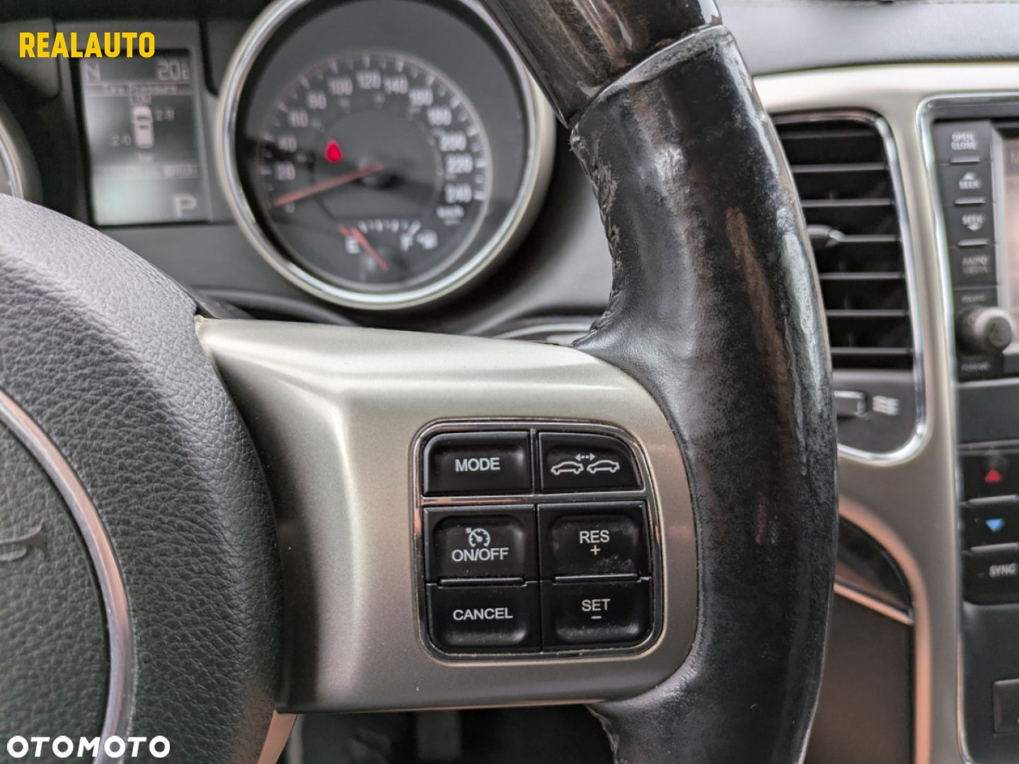 Jeep Grand Cherokee - 14