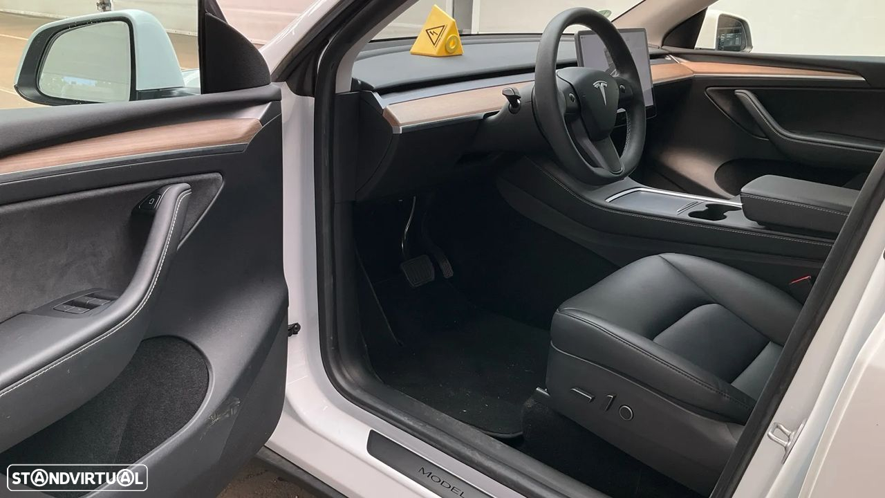 Tesla Model Y Long Range Dual Motor AWD - 9