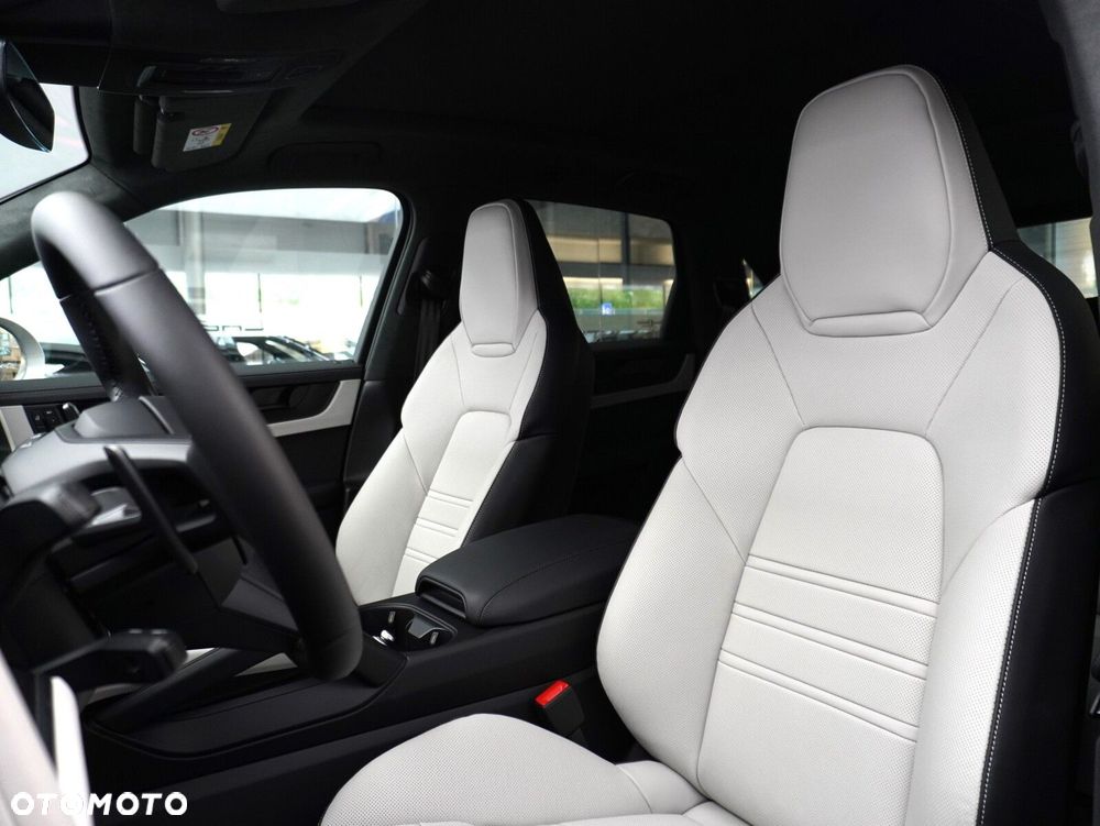 Porsche Cayenne GTS - 31