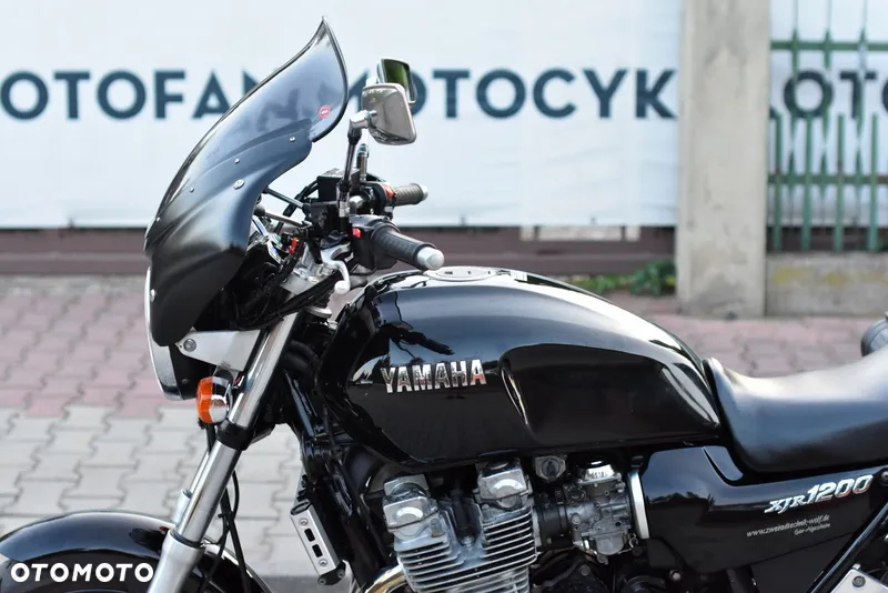 Yamaha XJR - 23