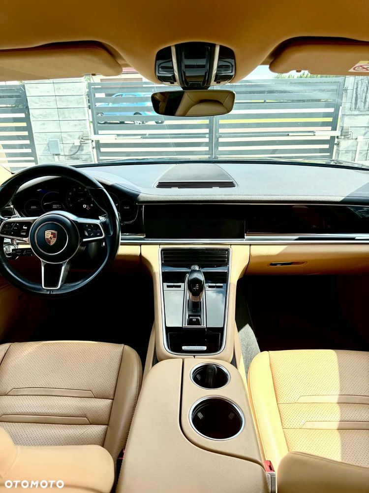 Porsche Panamera 4 - 5