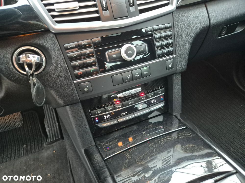 Mercedes-Benz Klasa E 200 CDI DPF BlueEFFICIENCY 7G-TRONIC Avantgarde - 24