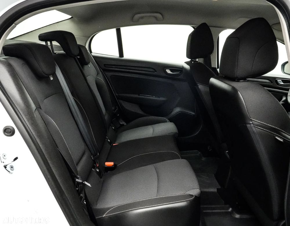 Renault Megane TCe 140 GPF Equilibre - 17
