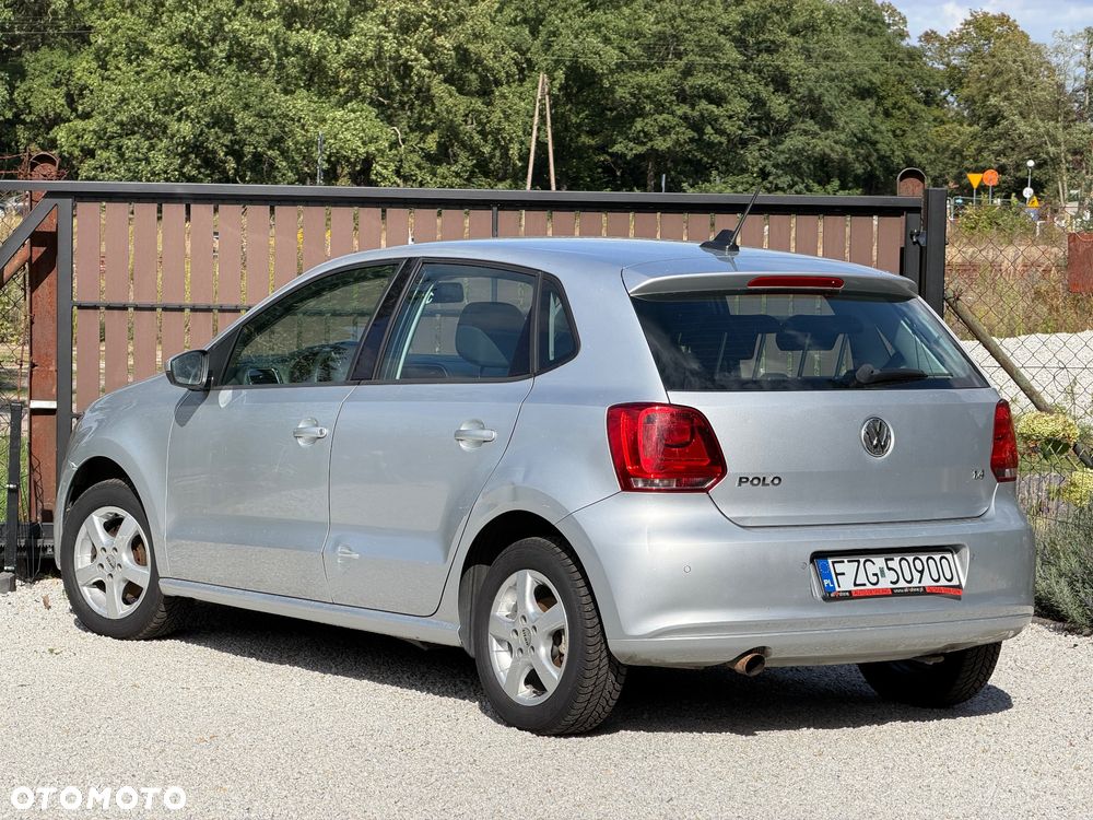 Volkswagen Polo 1.4 16V Comfortline DSG - 9