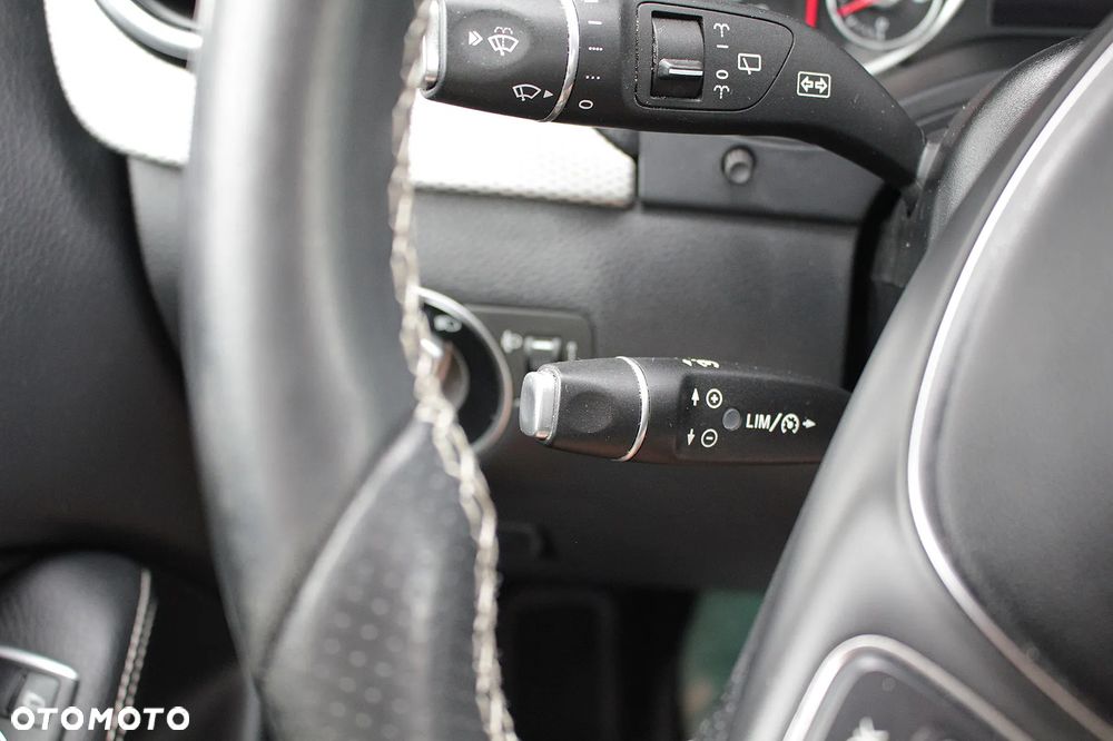 Mercedes-Benz Klasa B 180 UrbanStyle Edition - 16