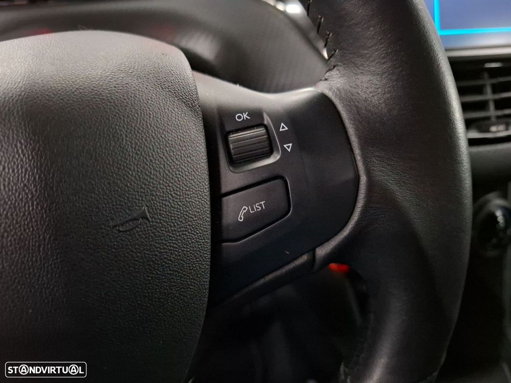 Peugeot 208 1.2 PureTech Signature - 17