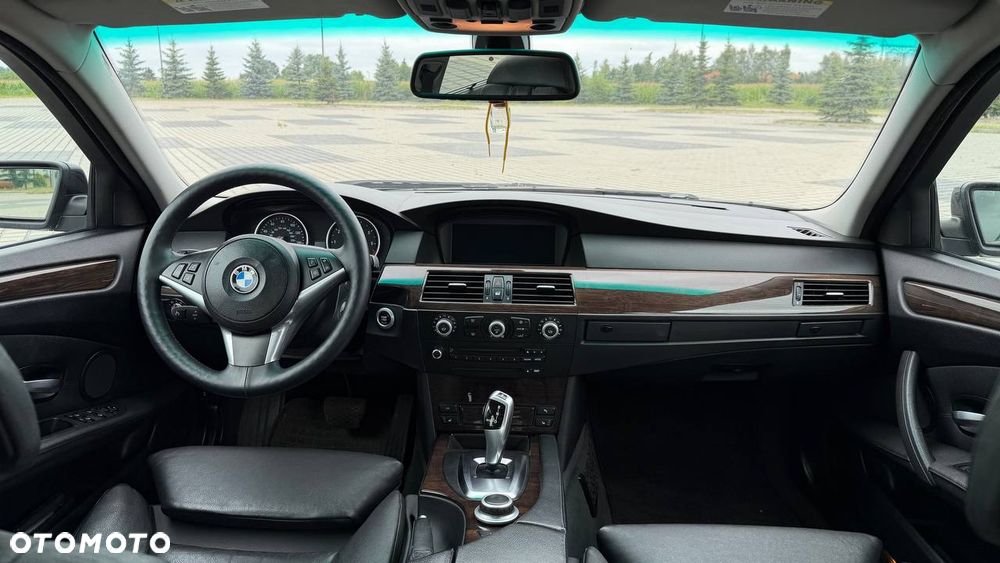 BMW Seria 5 550i - 6