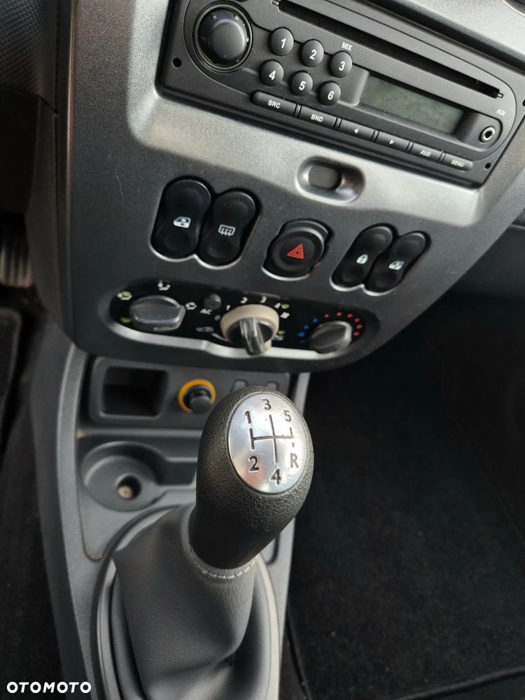 Dacia Duster 1.6 16V 4x2 Laureate - 26