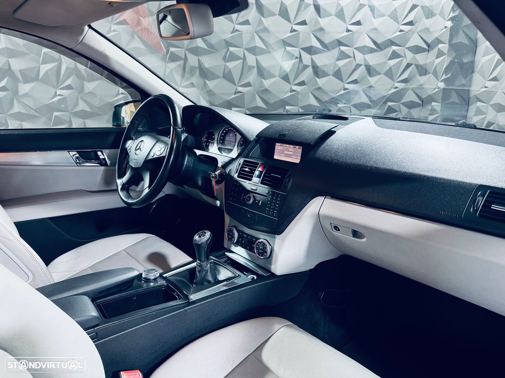 Mercedes-Benz C 200 CGi Avantgarde BlueEfficiency - 39
