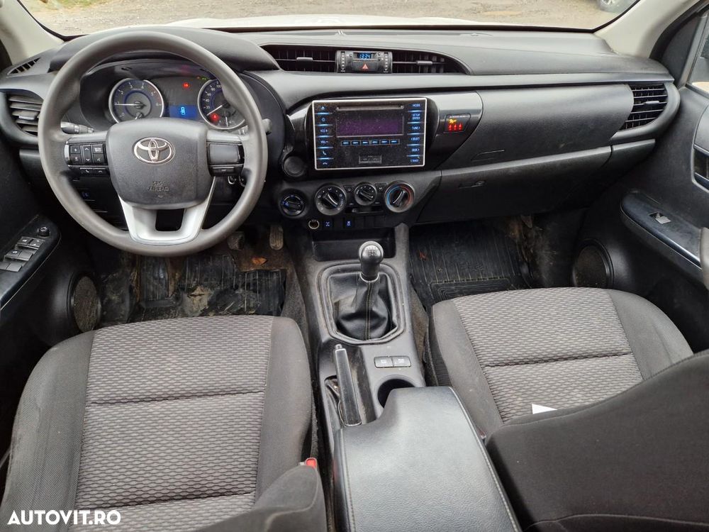 Toyota Hilux 4x4 Double Cab M/T Style - 10